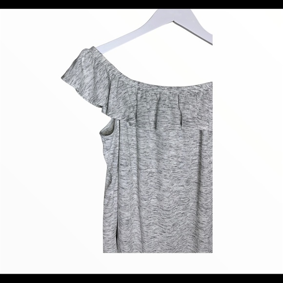 NWT TORRID Off Shoulder Blouse/Top With Ruffle Detail Oatmeal/Grey Size 1X - Picture 4 of 10
